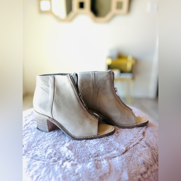 NEW authentic Diesel ankle boots. Beautiful, soft, genuine white leather! - Picture 3 of 5